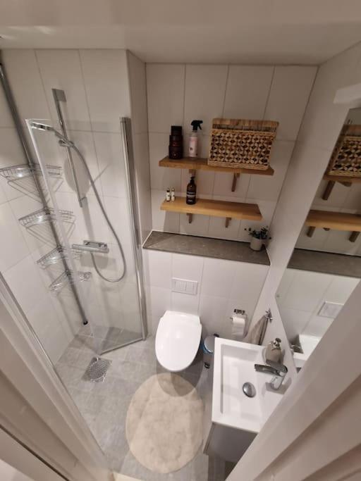 Modern Room With Bathroom, No Kitchen And Your Own Entrance Stoccolma Esterno foto